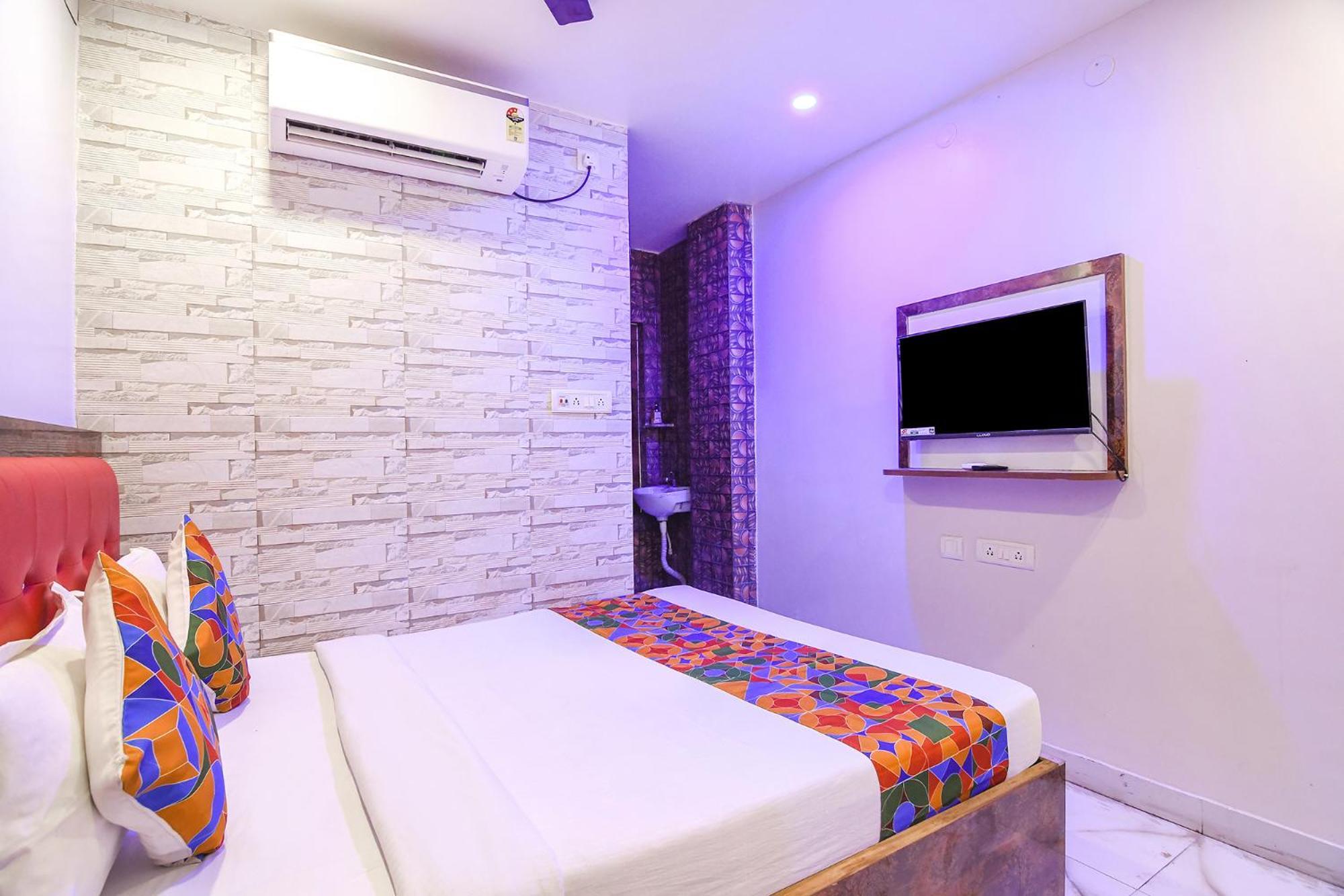 Hotel O Srideep 2 3*
