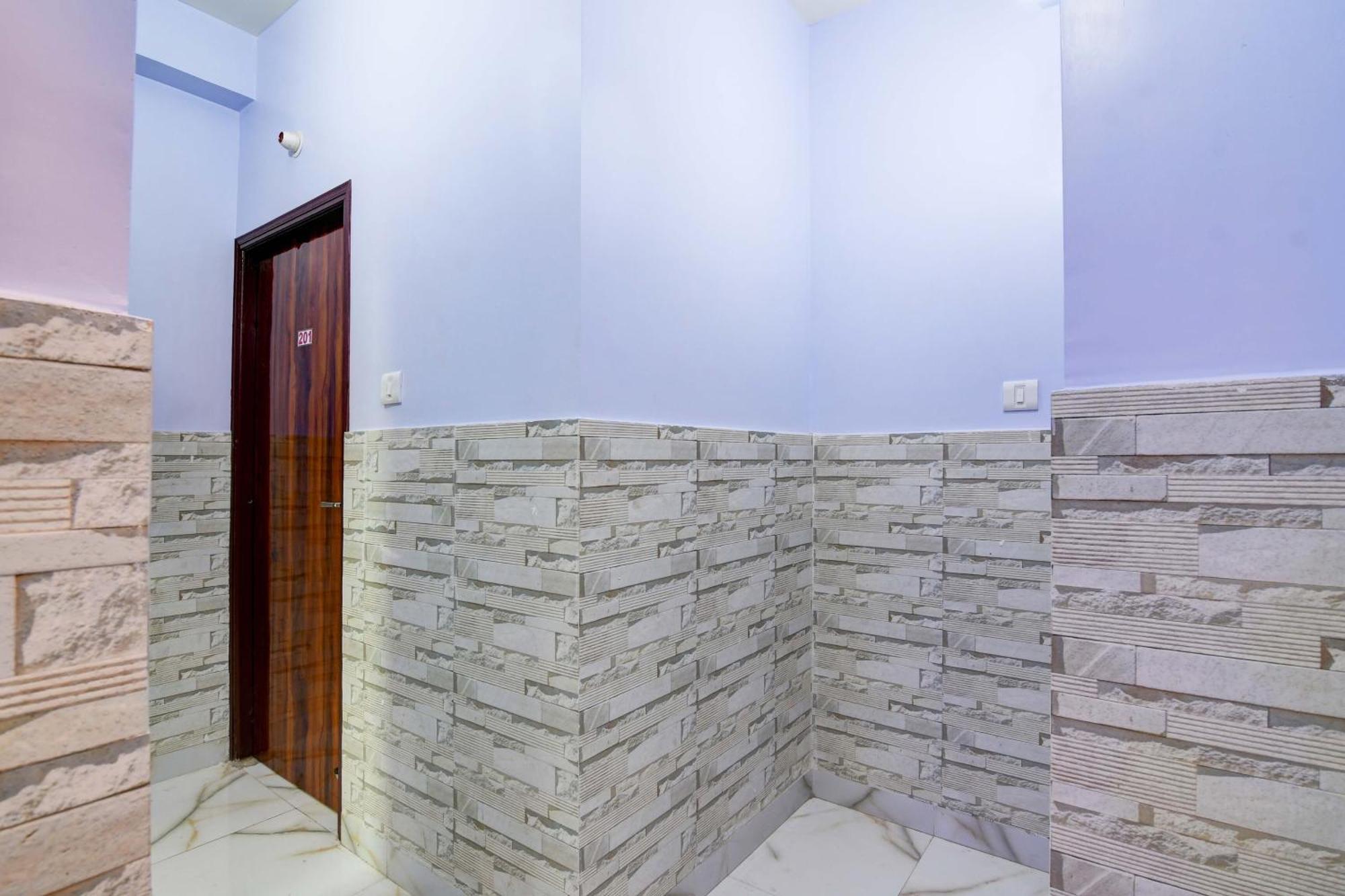 Hotel O Srideep 2 3*
